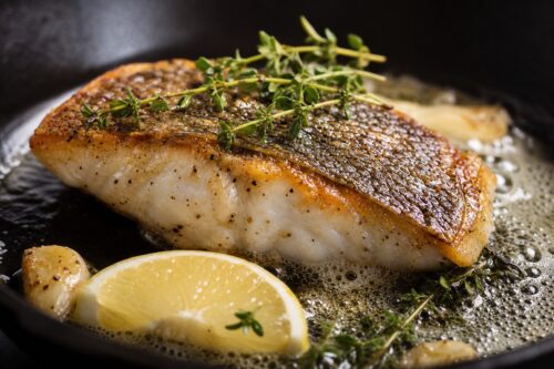Pavé de black bass poêlé avec peau croustillante et chair nacrée